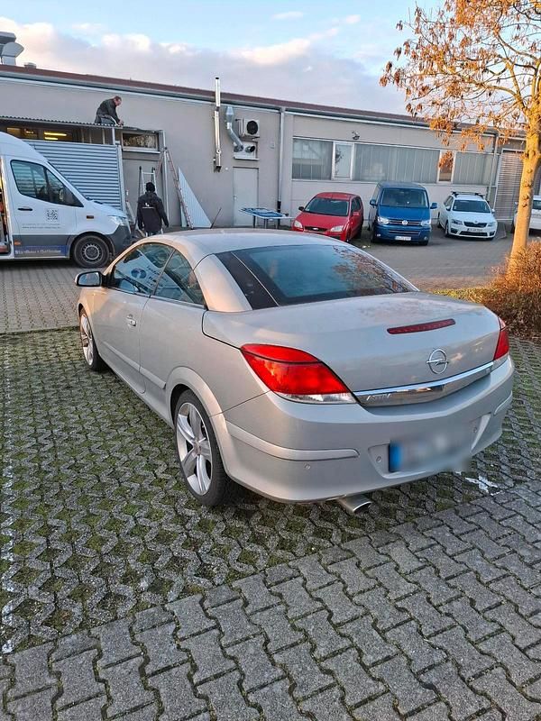 Gebraucht Opel Astra Cabriolet 140 PS (102 kW) 2009 Gold Cabrio