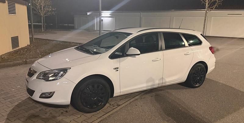 Gebraucht Opel Astra 140 PS (102 kW) 2012 Weiß Kombi
