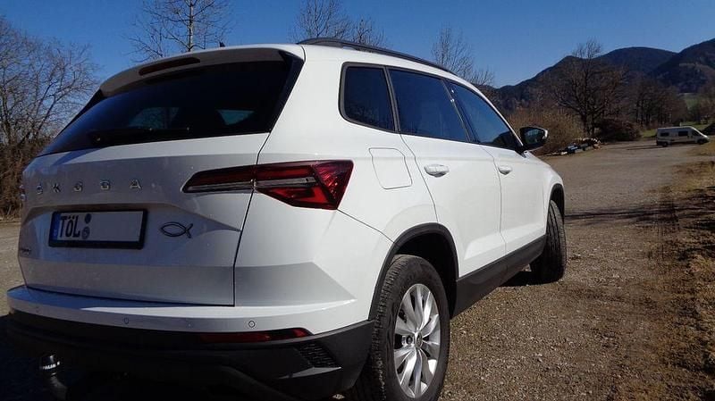 Gebraucht Skoda Karoq 150 PS (110 kW) 2023 Weiß SUV