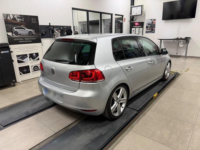 Gebraucht VW Golf VI Team 122 PS (89 kW) 2010 Silber Kleinwagen