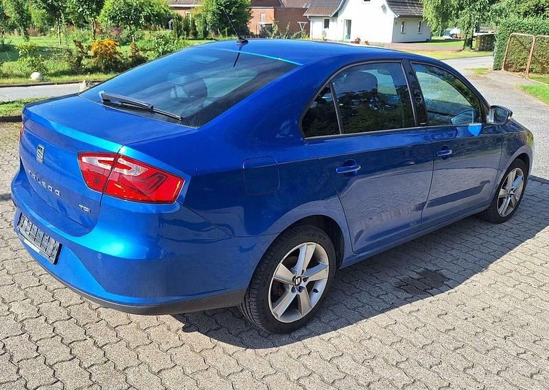 Gebraucht Seat Toledo CONNECT 90 PS (66 kW) 2015 Blau Limousine