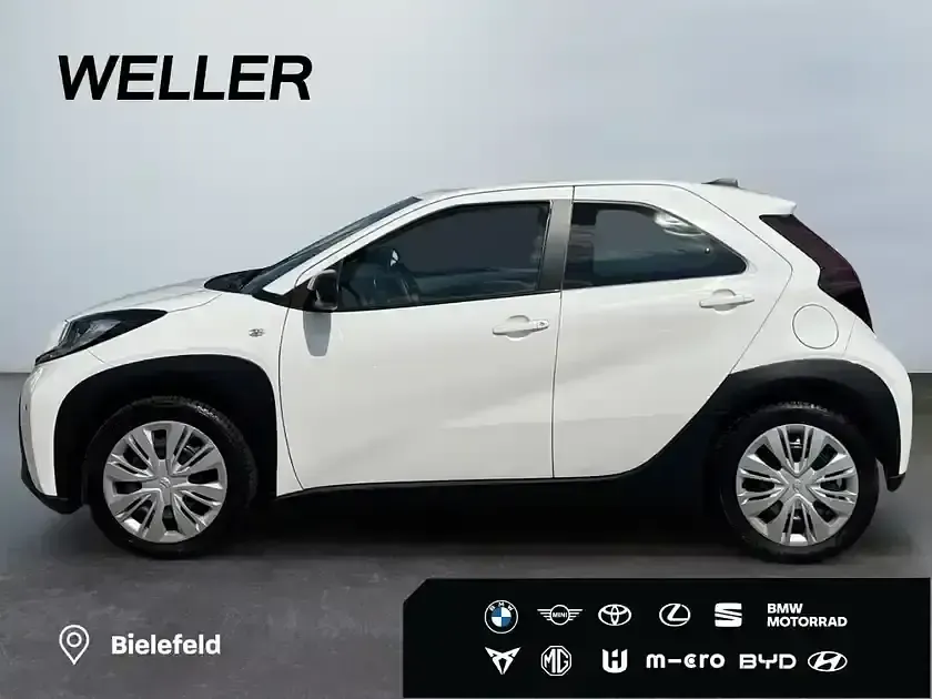 Gebraucht Toyota Aygo Play 72 PS (52 kW) 2023 Super (pure) white ii (weiss) Kleinwagen
