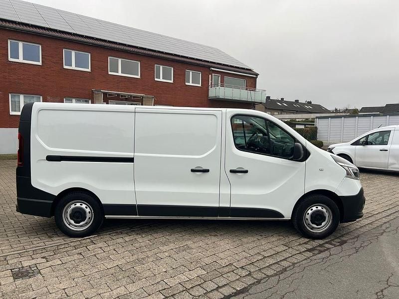 Gebraucht Renault Trafic Komfort 145 PS (106 kW) 2021 Weiß Van / Kleinbus