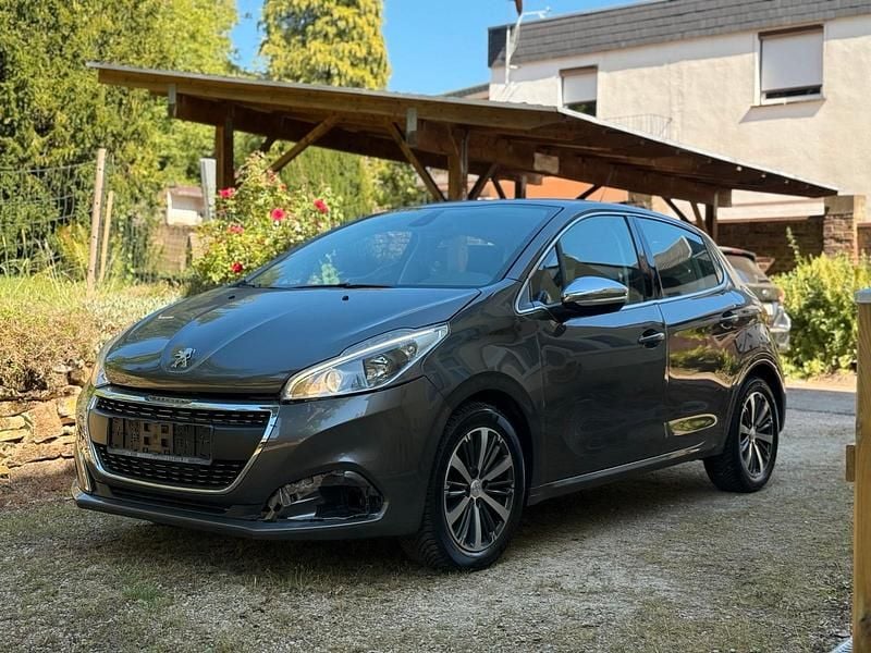 Grau Gebraucht 2019 Peugeot 208 Kleinwagen | 6.900 € (Guter Preis) - Bild 1/4