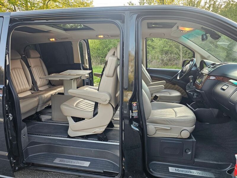 Schwarz Gebraucht 2013 Mercedes Viano Edition Van / Kleinbus | 22.999 € (Etwas zu teuer) - Bild 1/4