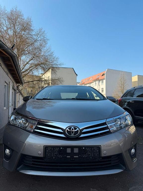 Gebraucht Toyota Corolla Edition 132 PS (97 kW) 2016 Braun Limousine