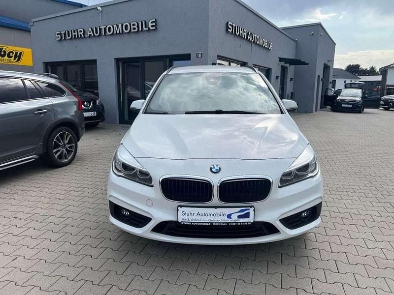 Alpinweiss iii Gebraucht 2016 BMW 220 Van / Kleinbus | 15.890 € (Fairer Preis) - Bild 1/4