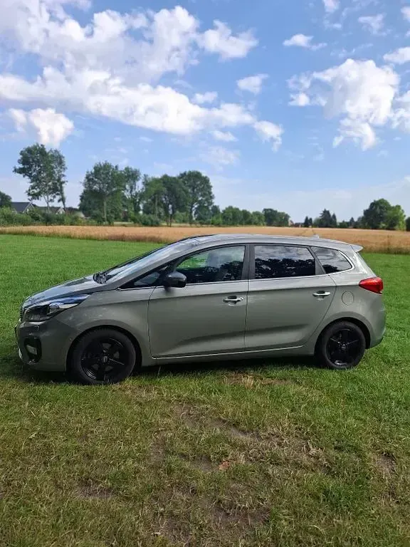 Gebraucht Kia Carens Spirit 141 PS (103 kW) 2016 Van / Kleinbus