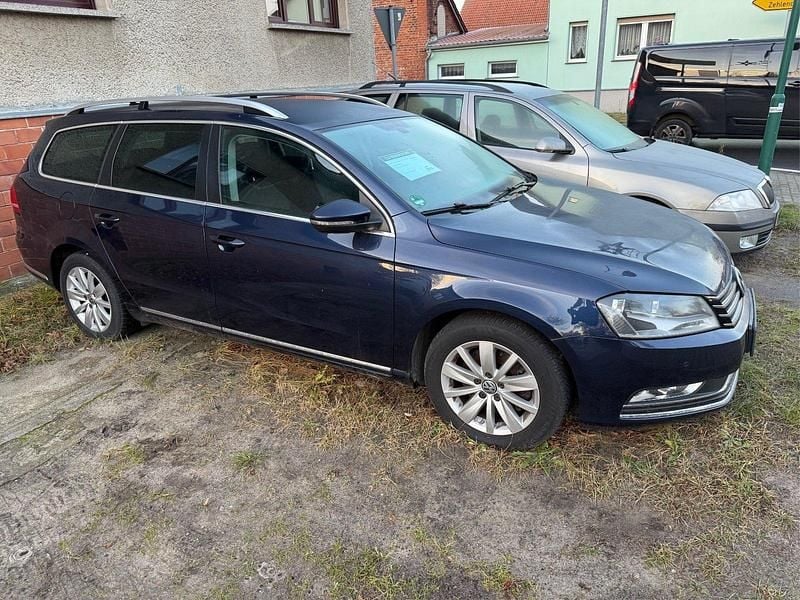 Blau Gebraucht 2013 VW Passat Kombi | 6.500 € (Superpreis) - Bild 1/4