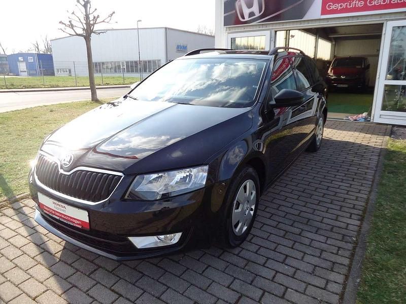 Gebraucht Skoda Octavia Active 110 PS (80 kW) 2016 Schwarzmagic perleffekt Kleinwagen