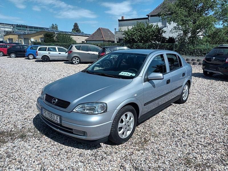 Silber Gebraucht 2003 Opel Astra Limousine | 2.999 € (Etwas zu teuer) - Bild 1/4