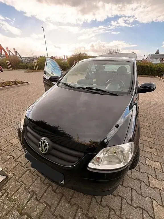 Gebraucht VW Fox 60 PS (44 kW) 2011 Schwarz Kleinwagen