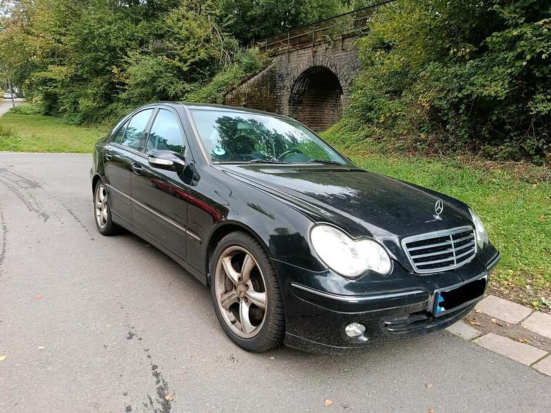 Schwarz Gebraucht 2004 Mercedes C200 Limousine | 1.800 € (Superpreis) - Bild 1/4