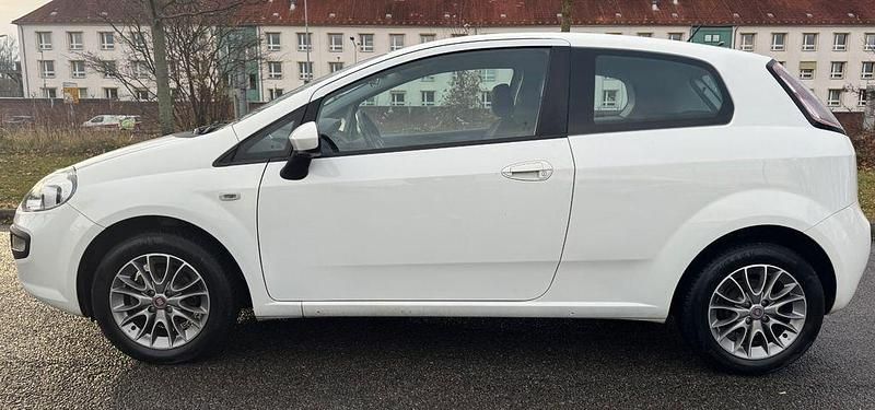 Gebraucht Fiat Punto Evo 69 PS (50 kW) 2011 Polarweiß Kleinwagen