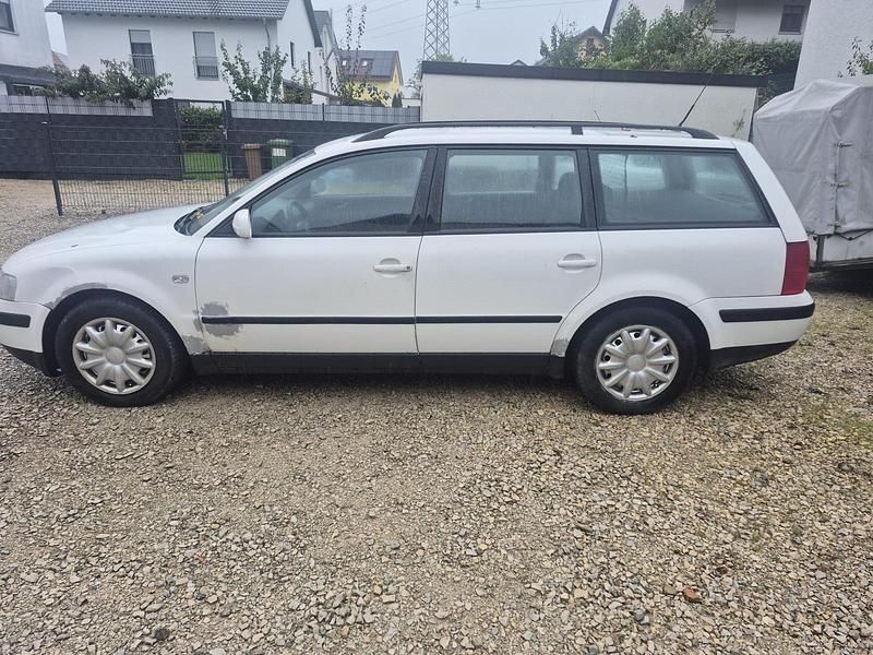 Weiß Gebraucht 1999 VW Passat Kombi | 599 € (Fairer Preis) - Bild 1/4