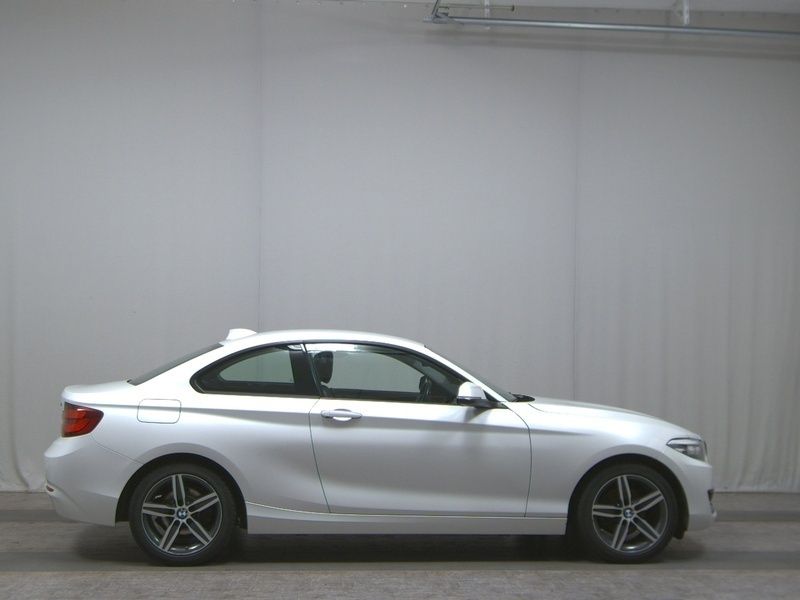 Mineralweiss metallic Gebraucht 2019 BMW 218 Sport Line Coupé | 14.880 € (Superpreis) - Bild 1/4