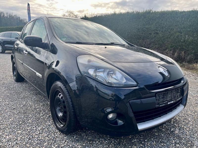 Schwarz Gebraucht 2011 Renault Clio III Dynamique Limousine | 3.499 € (Fairer Preis) - Bild 1/4