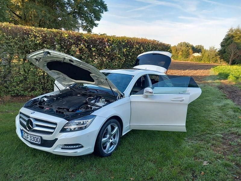 Weiß Gebraucht 2013 Mercedes CLS350 Shooting Brake Kombi | 19.990 € (Fairer Preis) - Bild 1/4