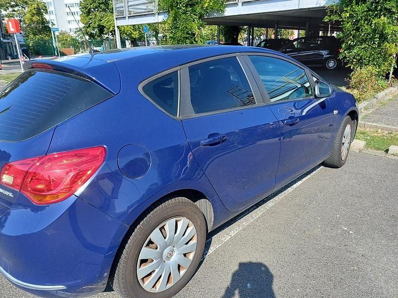 Blau Gebraucht 2012 Opel Astra Edition Limousine | 3.900 € (Fairer Preis) - Bild 1/4