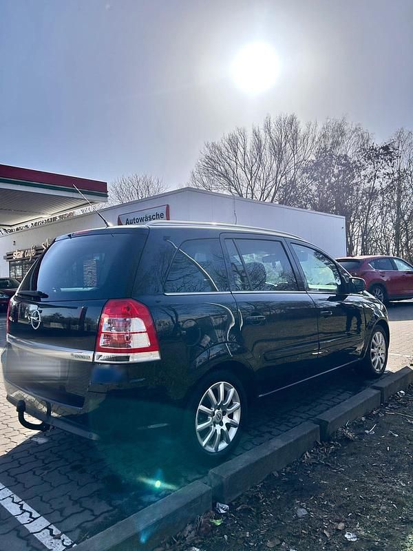 Gebraucht Opel Zafira 125 PS (91 kW) 2011 Schwarz Van / Kleinbus