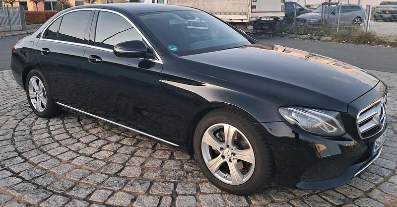 Gebraucht Mercedes E220 194 PS (142 kW) 2016 Schwarz Limousine
