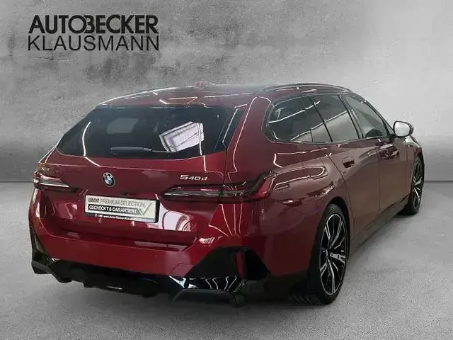 Gebraucht BMW 540 M Sport 303 PS (222 kW) 2025 Rot Kombi