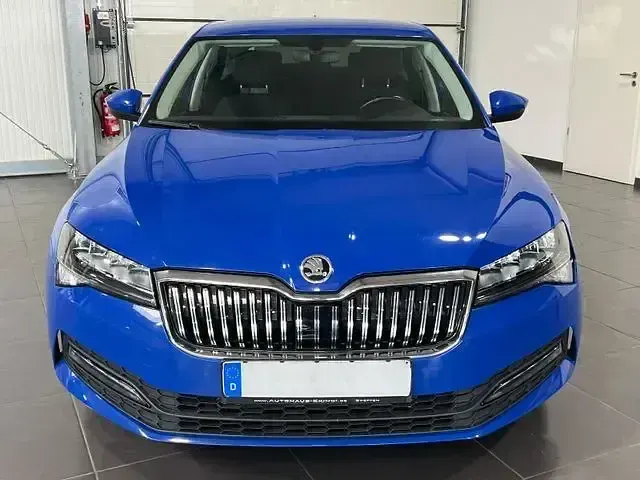 Gebraucht Skoda Superb 150 PS (110 kW) 2021 Modra energy/energy blue Limousine