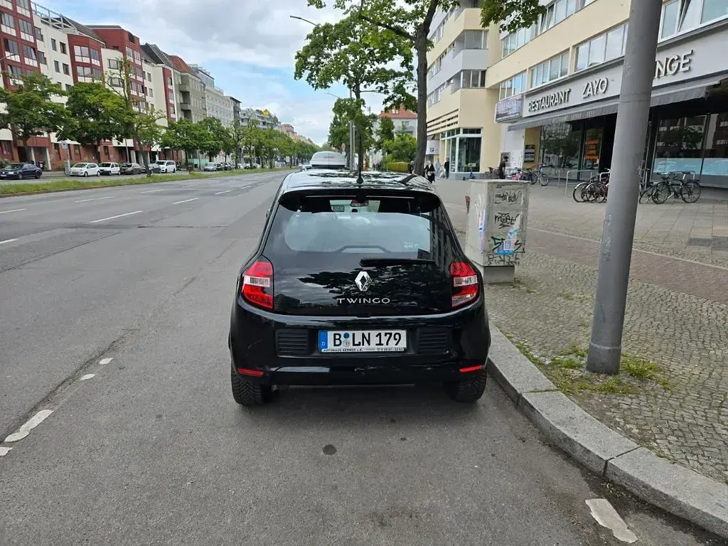 Używany Renault Twingo Intens 90 KM (66 kW) 2018 Czarny Hatchback