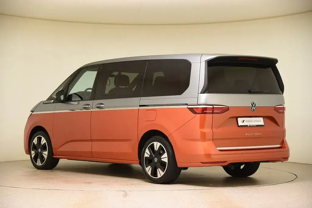 Gebraucht VW Multivan Style 150 PS (110 kW) 2025 Orange Van / Kleinbus
