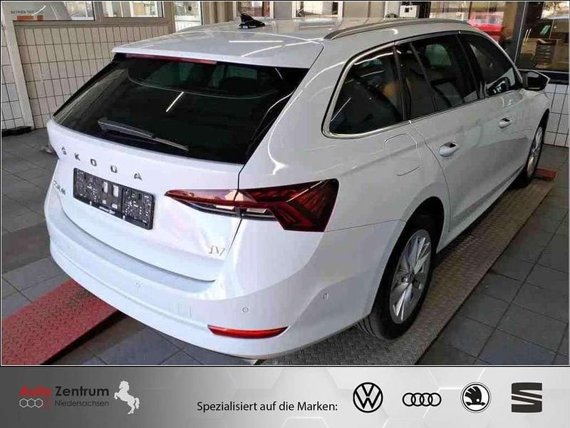 Weiß Gebraucht 2023 Skoda Octavia Style Kombi | 22.970 € (Guter Preis) - Bild 1/4
