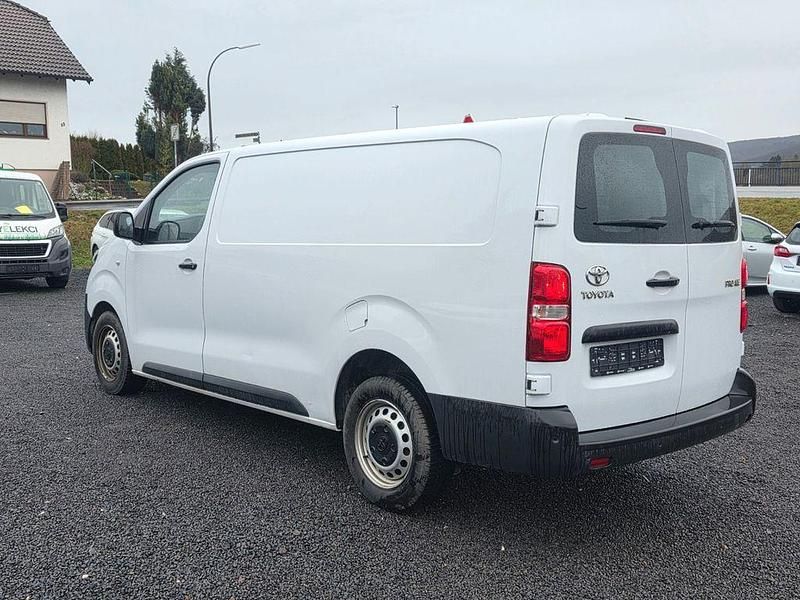 Gebraucht Toyota Proace 144 PS (105 kW) 2024 Weiß Van / Kleinbus