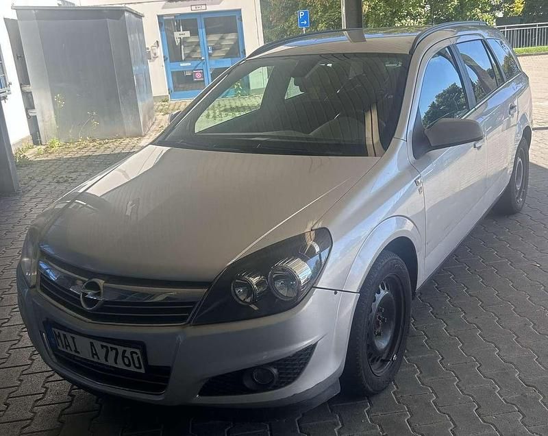 Silber Gebraucht 2010 Opel Astra Kombi | 2.250 € (Guter Preis) - Bild 1/4