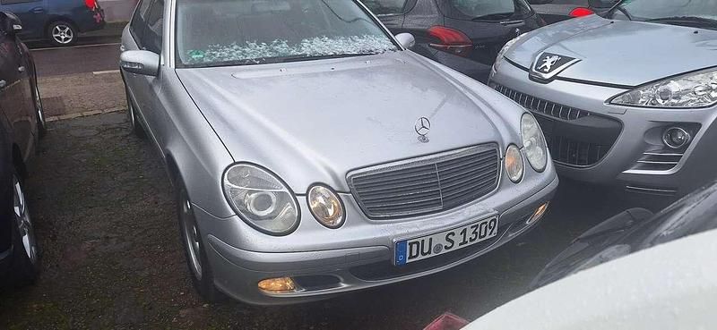 Silber Gebraucht 2003 Mercedes E200 Limousine | 3.999 € (Guter Preis) - Bild 1/4