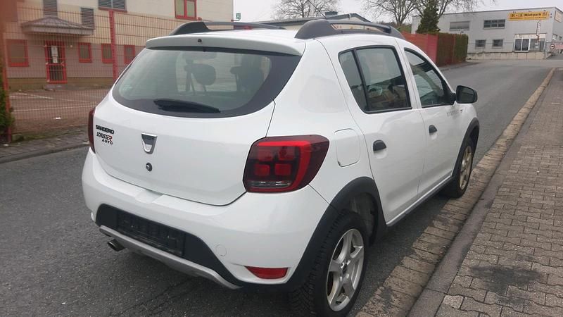 Gebraucht Dacia Sandero Stepway 90 PS (66 kW) 2016 Weiß Kleinwagen