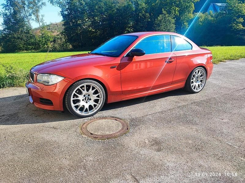 Rot Gebraucht 2009 BMW 135 Coupé Performance Coupé | 13.000 € - Bild 1/4