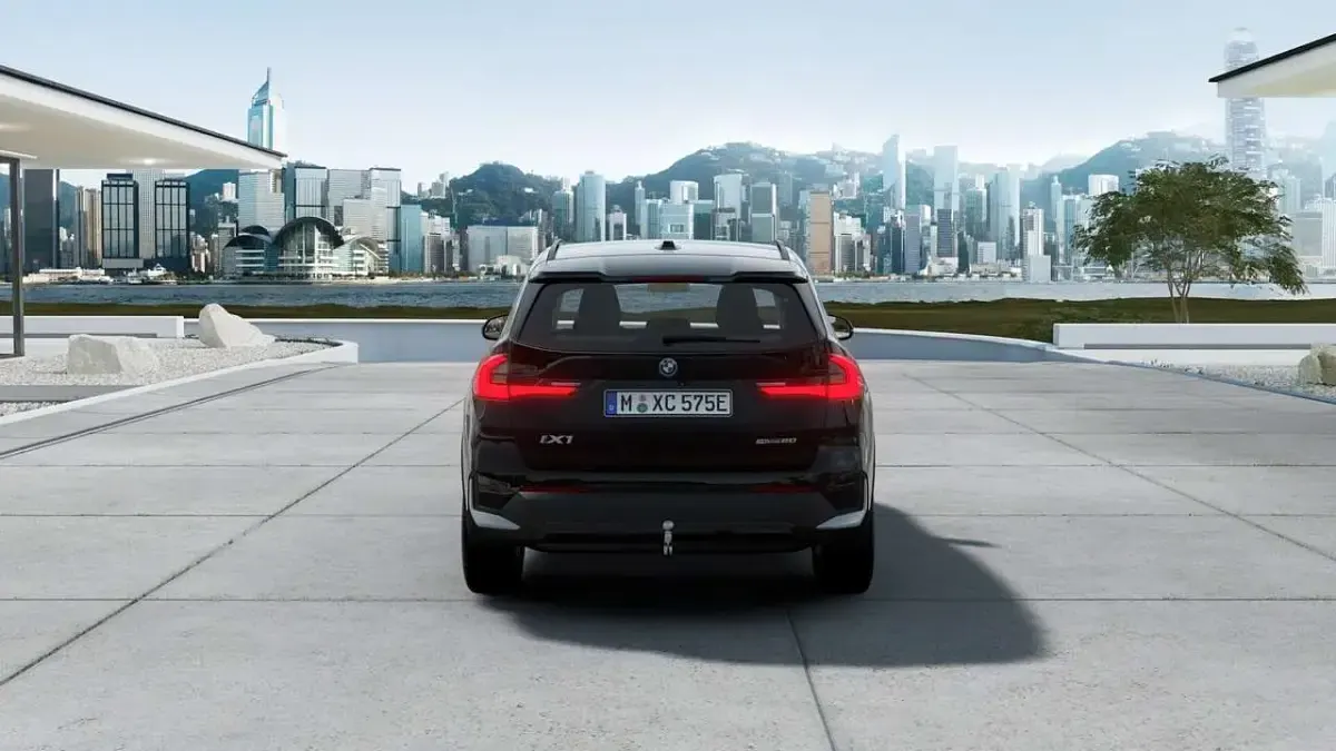 Neu BMW iX1 150 kW (204 PS) 2026 Schwarz uni SUV