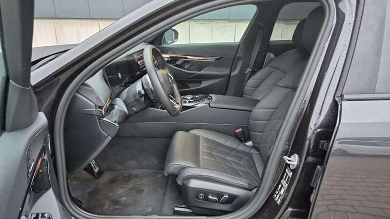 Gebraucht BMW 540 M Sport 299 PS (219 kW) 2025 Sophistograu brillanteffekt m Kombi