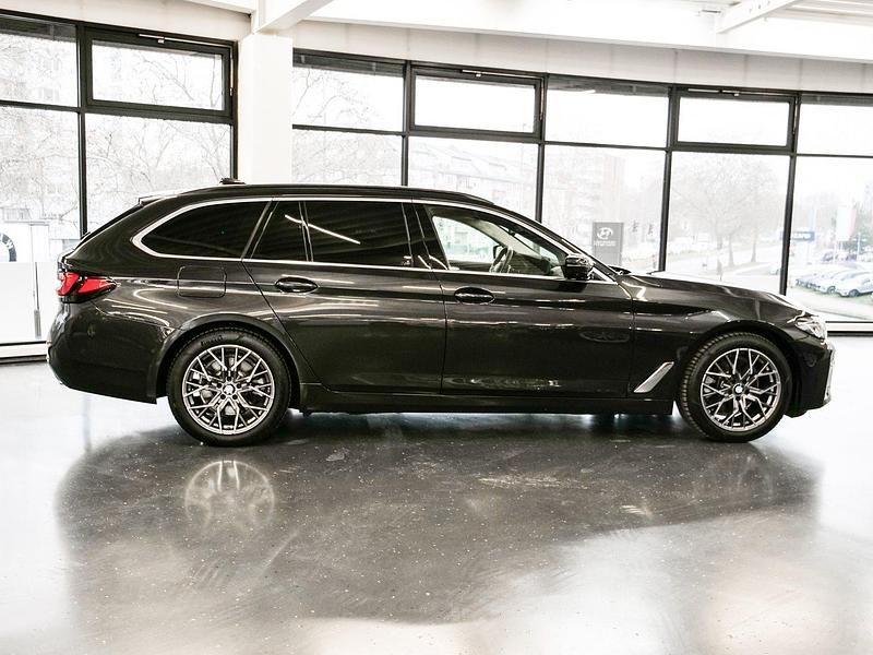 Gebraucht BMW 520 Luxury Line 184 PS (135 kW) 2023 Grau Kombi