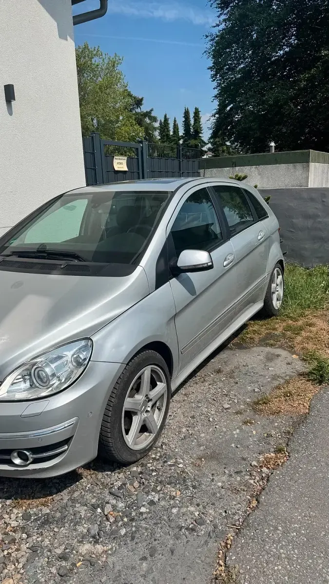 Gebraucht Mercedes B200 140 PS (102 kW) 2010 Silber Van / Kleinbus