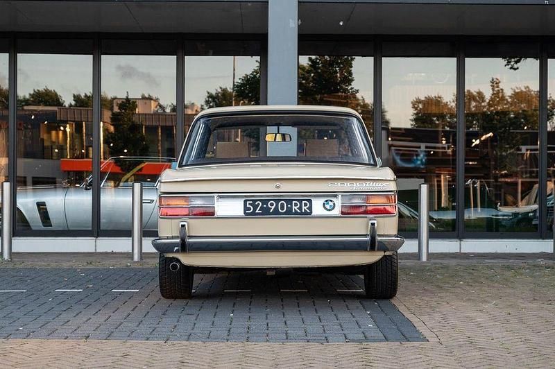Gebraucht BMW 2000 131 PS (96 kW) 1971 Beige Limousine