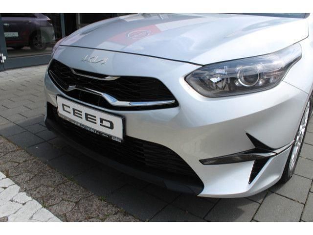 Gebraucht Kia Ceed Gold 101 PS (74 kW) 2022 Kcs sparklingsilber metallic (metallic) Kleinwagen