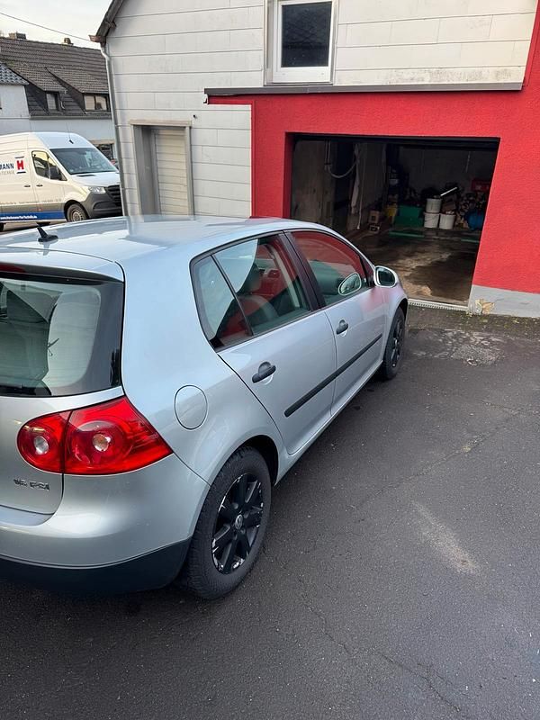 Gebraucht VW Golf IV 116 PS (85 kW) 2004 Silber Kleinwagen