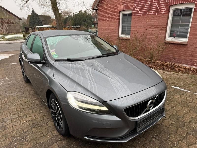 Gebraucht Volvo V40 Momentum 122 PS (89 kW) 2017 Grau Kombi