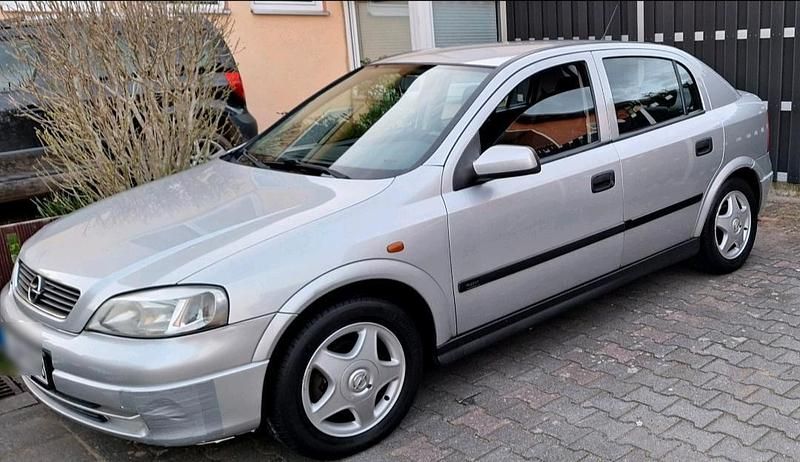 Silber Gebraucht 1998 Opel Astra Limousine | 1.699 € (Teuer) - Bild 1/4