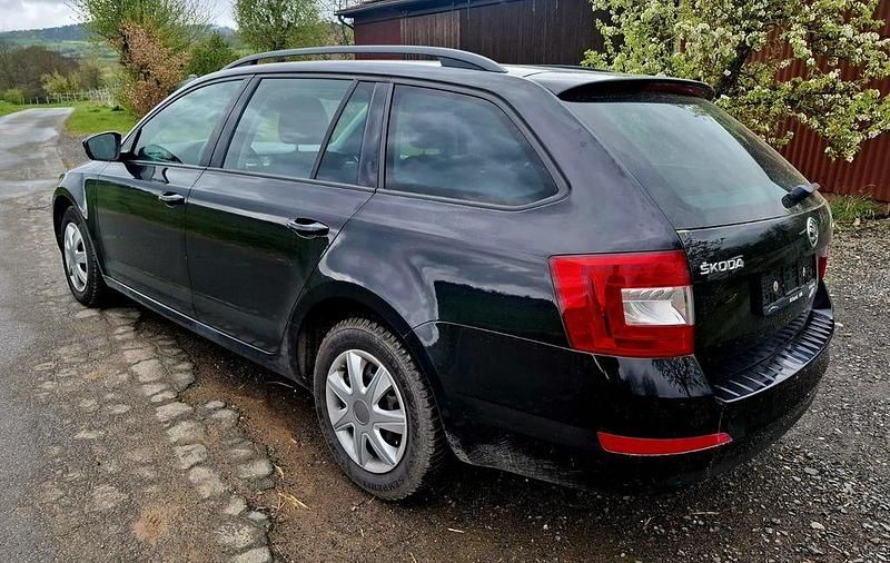 Second-hand Skoda Octavia Ambition 150 CP (110 kW) 2013 Negru Break