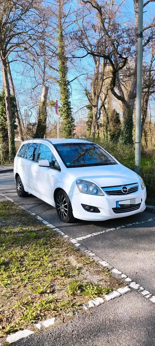 Gebraucht Opel Zafira 150 PS (110 kW) 2011 Weiß Van / Kleinbus