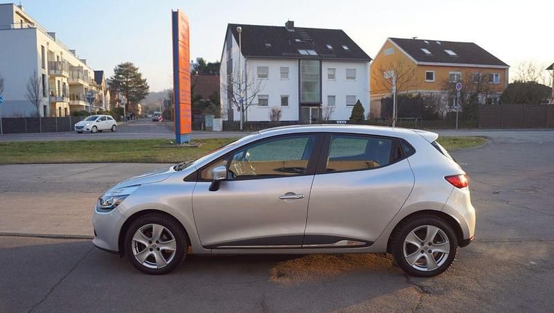 Gebraucht Renault Clio IV Dynamique 120 PS (88 kW) 2014 Silber Limousine