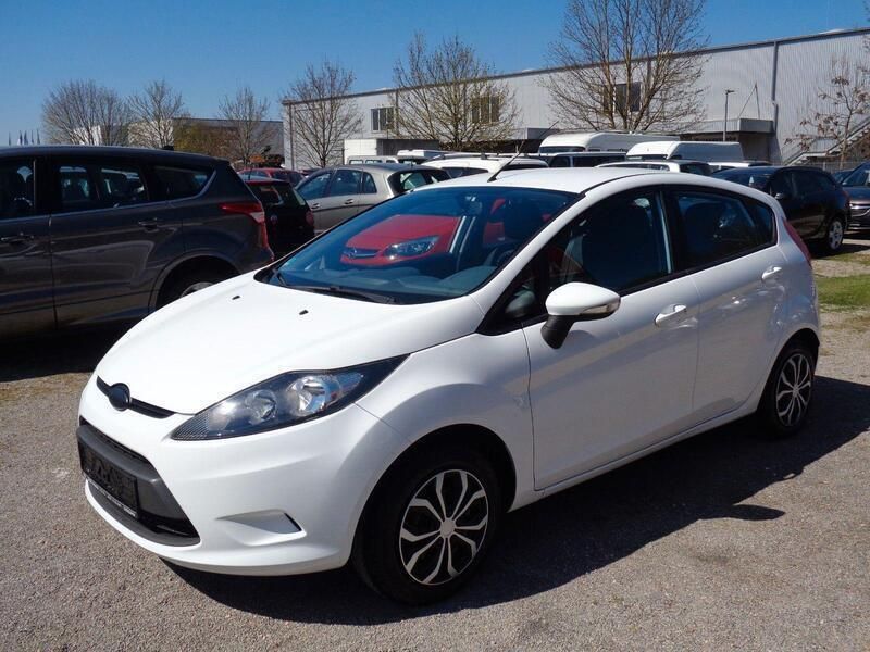 Weiß Gebraucht 2010 Ford Fiesta Trend Kleinwagen | 3.999 € (Guter Preis) - Bild 1/4
