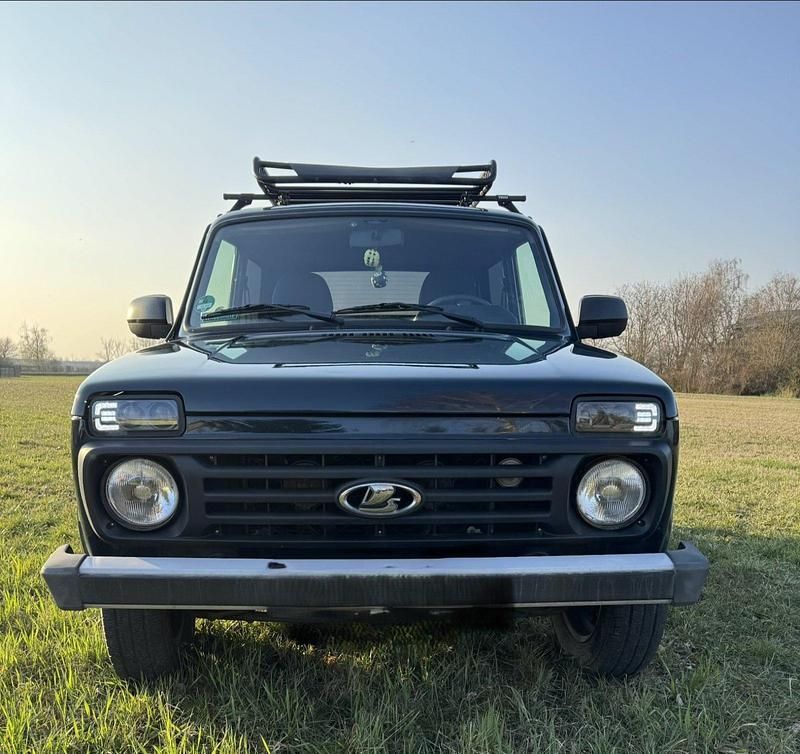 Gebraucht Lada niva 83 PS (61 kW) 2020 Grün SUV