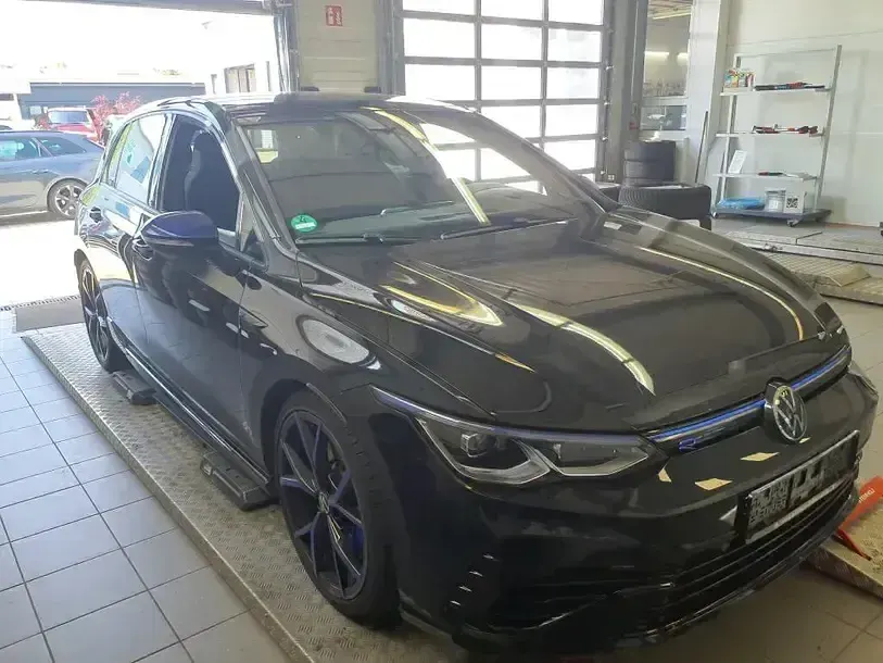 Gebraucht VW Golf VIII R 333 PS (244 kW) 2024 Deep black Limousine